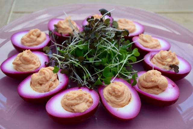 Beetroot-devilled-eggs-recipe-lucyloves-foodblog