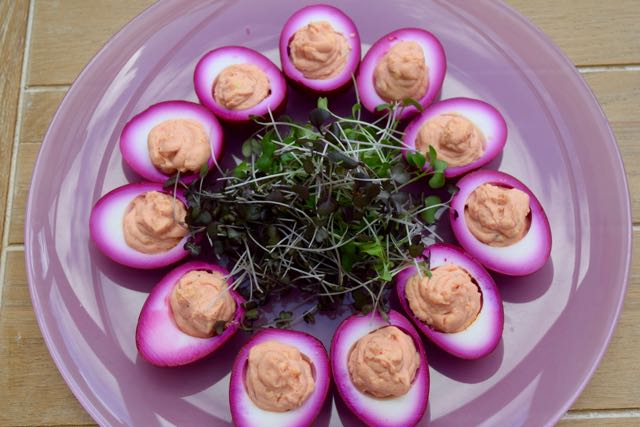 Beetroot-devilled-eggs-recipe-lucyloves-foodblog