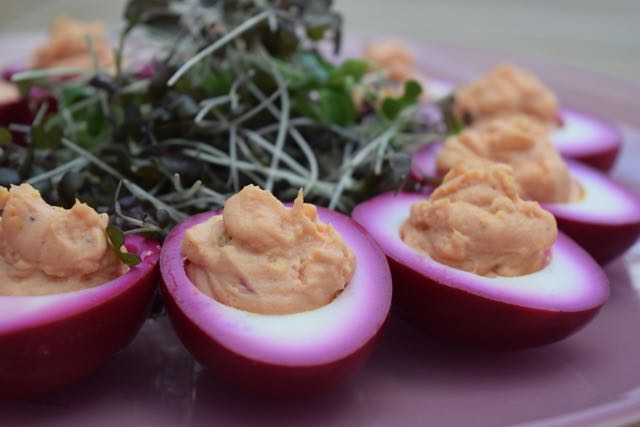 Beetroot-devilled-eggs-recipe-lucyloves-foodblog