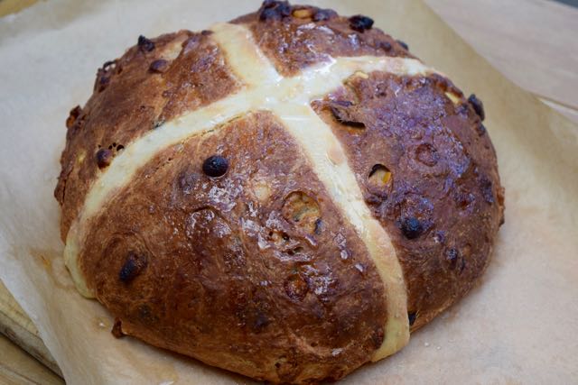 Giant-cranberry-white-chocolate-hot-cross-bun-recipe-lucyloves-foodblog