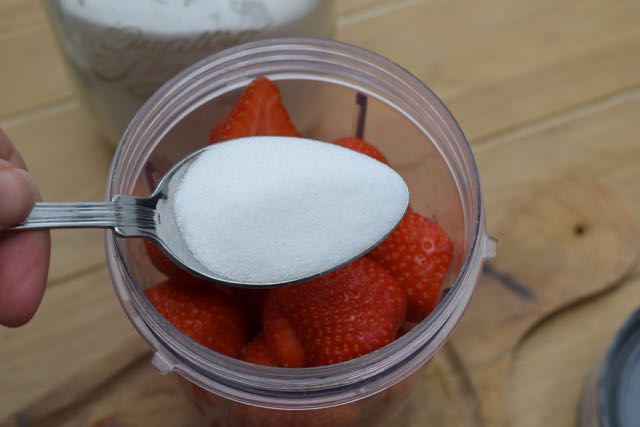 Strawberry-buttermilk-panna-cotta-recipe-lucyloves-foodblog