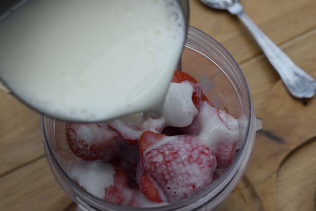 Strawberry-buttermilk-panna-cotta-recipe-lucyloves-foodblog