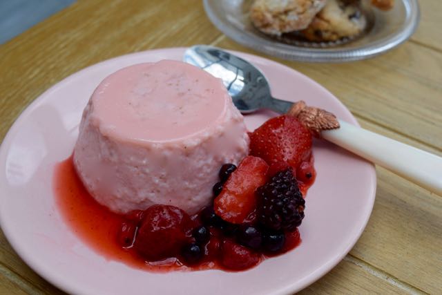 Strawberry-buttermilk-panna-cotta-recipe-lucyloves-foodblog