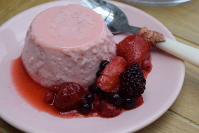 Strawberry-buttermilk-panna-cotta-recipe-lucyloves-foodblog