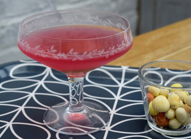 Cosmopolitan-cocktail-recipe-lucyloves-foodblog