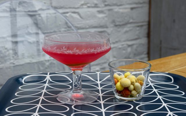 Cosmopolitan-cocktail-recipe-lucyloves-foodblog