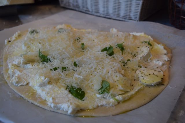 No-knead-white-pizza-recipe-lucyloves-foodblog