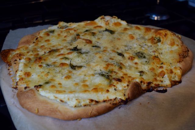 No-knead-white-pizza-recipe-lucyloves-foodblog