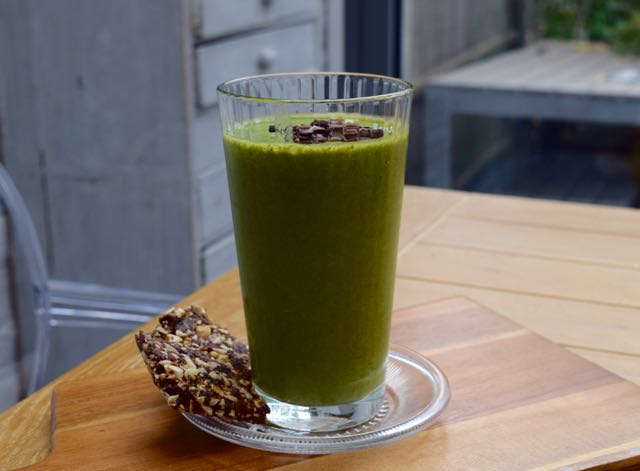 Green-Mint-Choc-chip-smoothie-recipe-lucyloves-foodblog