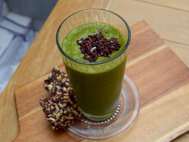 Green-mint-choc-chip-smoothie-recipe-lucyloves-foodblog