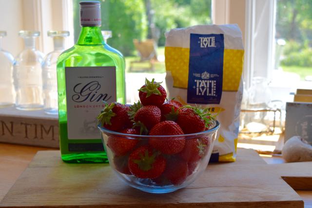 Homemade-strawberry-gin-recipe-lucyloves-foodblog