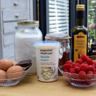 Raspberry-chocolate-pavlova-recipe-lucyloves-foodblog