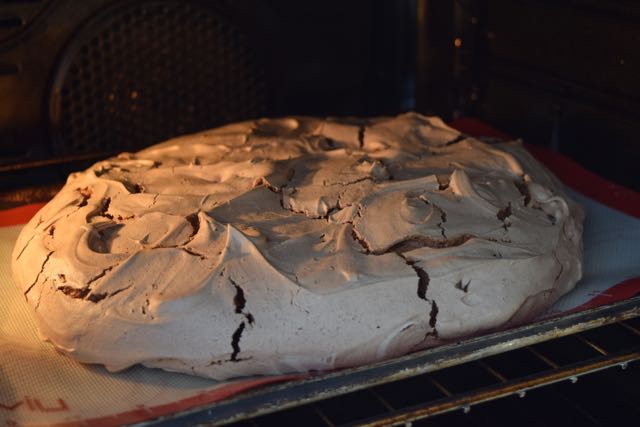 Raspberry-chocolate-pavlova-recipe-lucyloves-foodblog