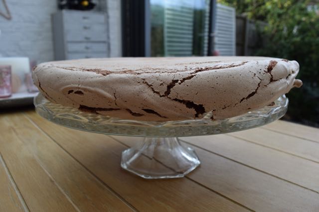 Raspberry-chocolate-pavlova-recipe-lucyloves-foodblog