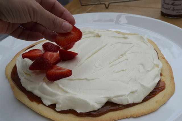 Simple-caramel-strawberry-tart-recipe-lucyloves-foodblog