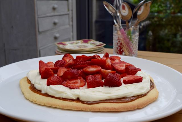 Simple-caramel-strawberry-tart-recipe-lucyloves-foodblog