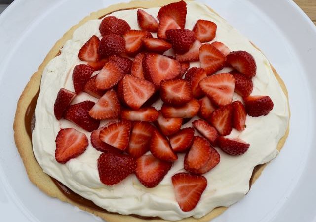 Simple-caramel-strawberry-tart-recipe-lucyloves-foodblog