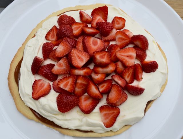 Simple-caramel-strawberry-tart-recipe-lucyloves-foodblog