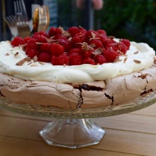 Raspberry-chocolate-pavlova-recipe-lucyloves-foodblog
