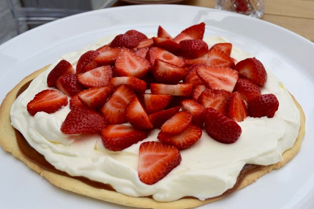 Simple-caramel-strawberry-tart-recipe-lucyloves-foodblog