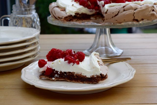 Raspberry-chocolate-pavlova-recipe-lucyloves-foodblog