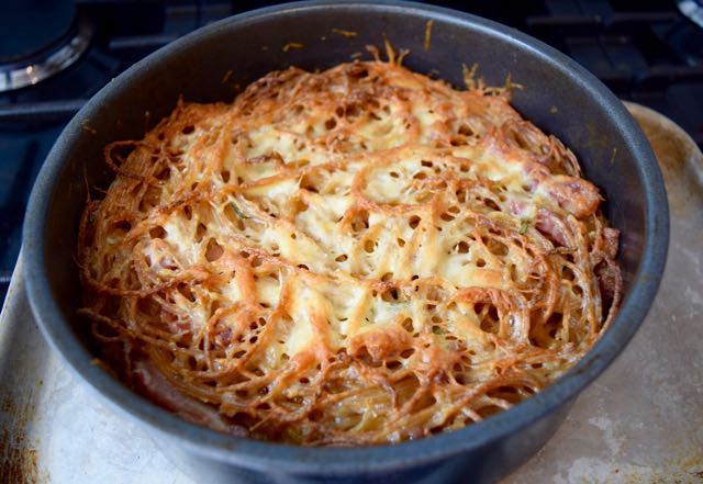 Spaghetti-carbonara-pie-recipe-lucyloves-foodblog