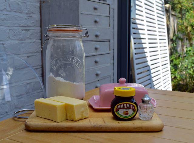 Cheesy-marmite-biscuits-recipe-lucyloves-foodblog