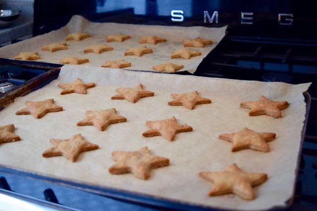 Cheesy-marmite-biscuits-recipe-lucyloves-foodblog