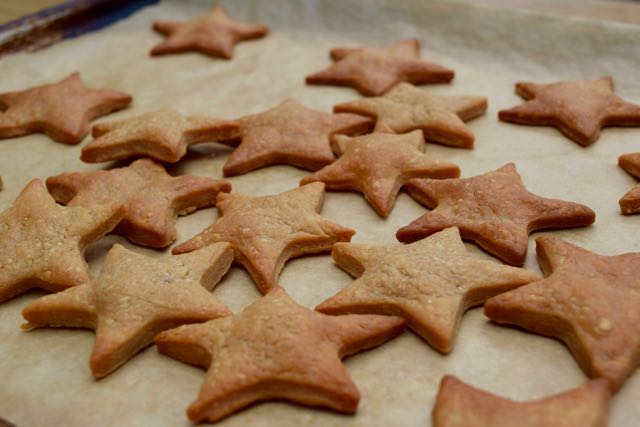 Cheesy-marmite-biscuits-recipe-lucyloves-foodblog