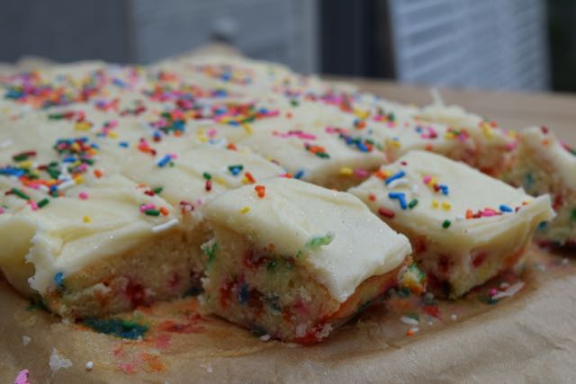 One-bowl-sprinkle-cake-recipe-lucyloves-foodblog