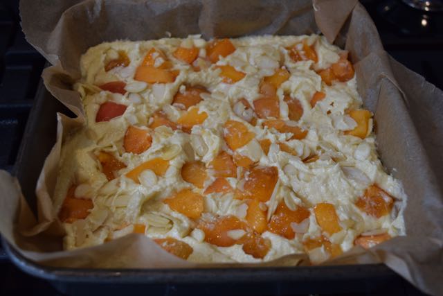 Easy-apricot-frangipane-recipe-lucyloves-foodblog