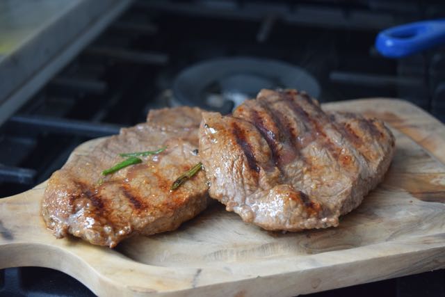 Steak-summer-roasted-peach-salad-recipe-lucyloves-foodblog