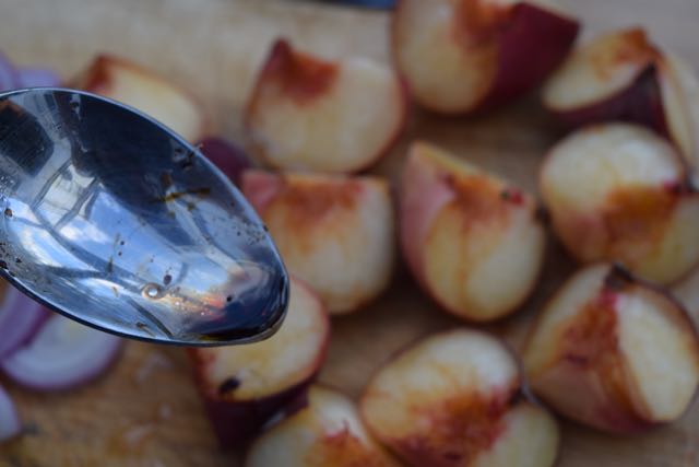 Steak-roasted-peach-summer-salad-recipe-lucyloves-foodblog