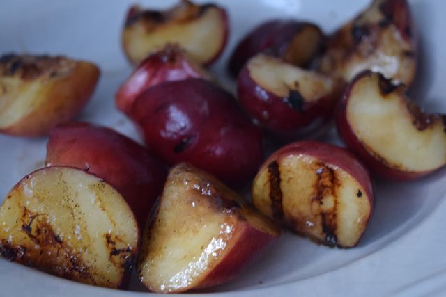 Steak-roasted-peach-summer-salad-recipe-lucyloves-foodblog