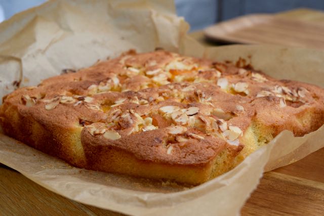 Easy-apricot-frangipane-slice-recipe-lucyloves-foodblog