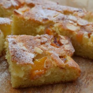 Easy-apricot-frangipane-slice-recipe-lucyloves-foodblog