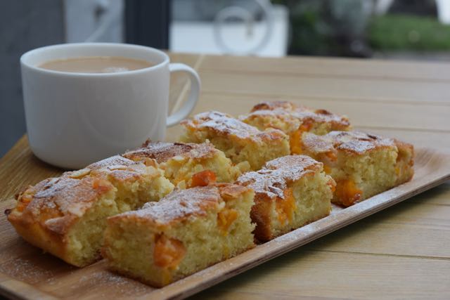 Easy-apricot-frangipane-recipe-lucyloves-foodblog