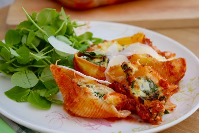 Spinach-three-cheese-stuffed-shells-recipe-lucyloves-foodblog