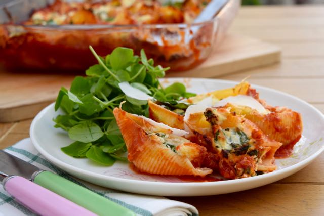Spinach-three-cheese-stuffed-shells-recipe-lucyloves-foodblog