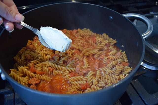 One-pot-chorizo-pasta-recipe-lucyloves-foodblog