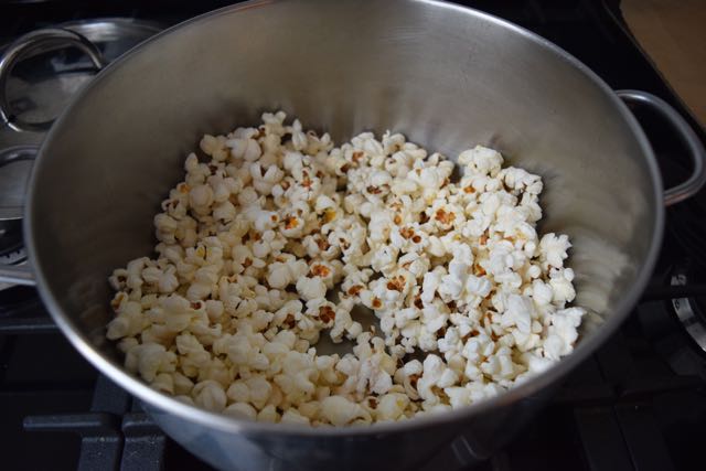 Spooky-white-chocolate-popcorn-recipe-lucyloves-foodblog