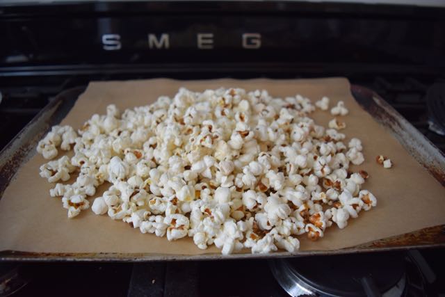 Spooky-white-chocolate-popcorn-recipe-lucyloves-foodblog
