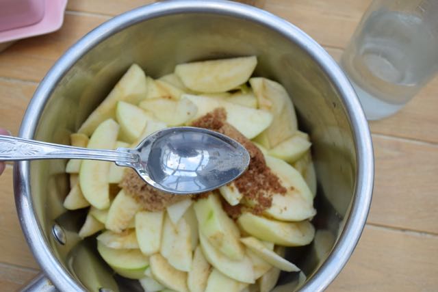 Grilled-caramel-apple-crumble-recipe-lucyloves-foodblog