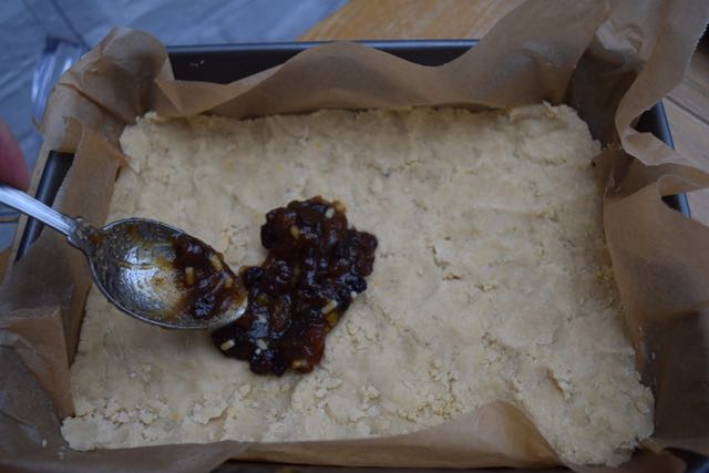 MIncemeat-curmble-slice-recipe-lucyloves-foodblog
