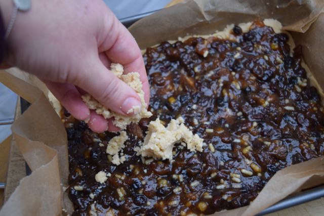 Mincemeat-crumble-slice-recipe-lucyloves-foodblog