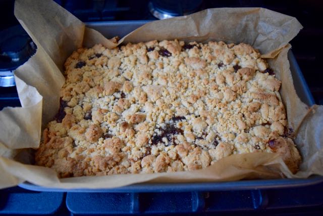 Mincemeat-crumble-slice-recipe-lucyloves-foodblog