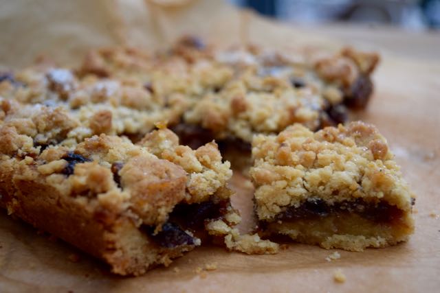 Mincemeat-crumble-squares-recipe-lucyloves-foodblog