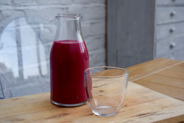 Beetroot-raspberry-smoothie-recipe-lucyloves-foodblog