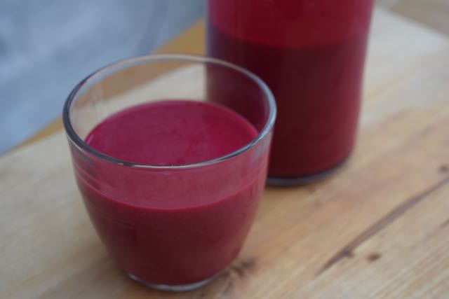 Beetroot-raspberry-smoothie-recipe-lucyloves-foodblog