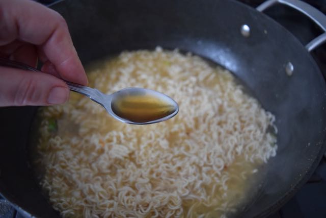 Egg-bacon-ramen-noodles-recipe-lucyloves-foodblog